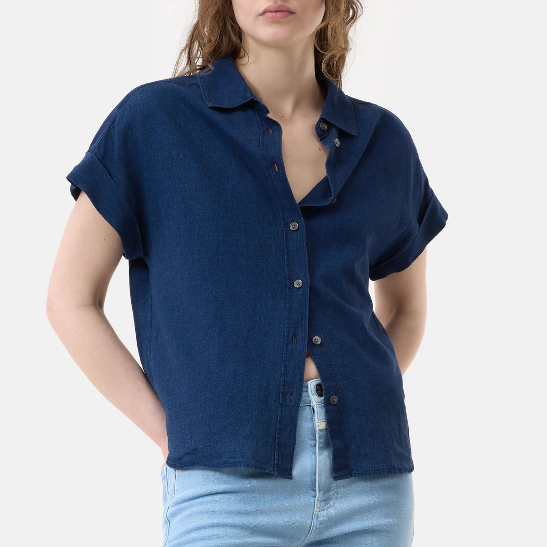 CLOSED SHORT SLEEVE BUTTON UP SHIRT