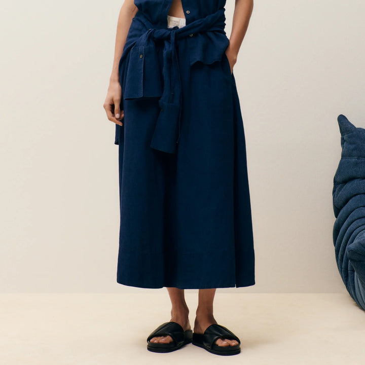CLOSED SKIRT