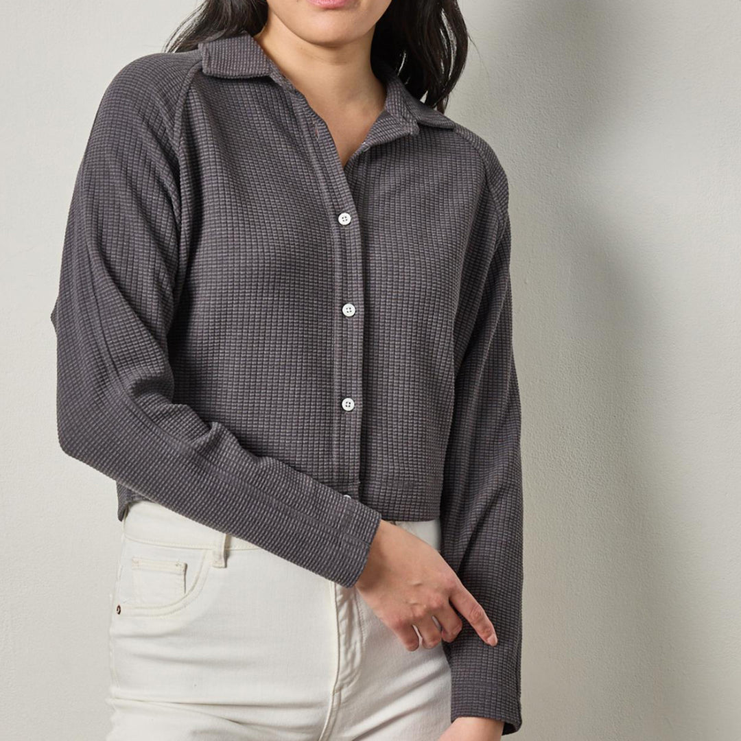 LILLA P EASY RAGLAN BUTTON DOWN