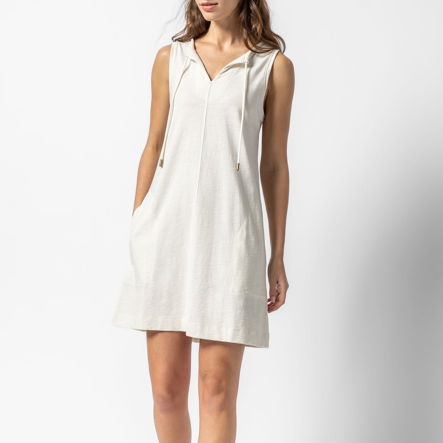 LILLA P SPLITNECK SLEEVELESS DRESS